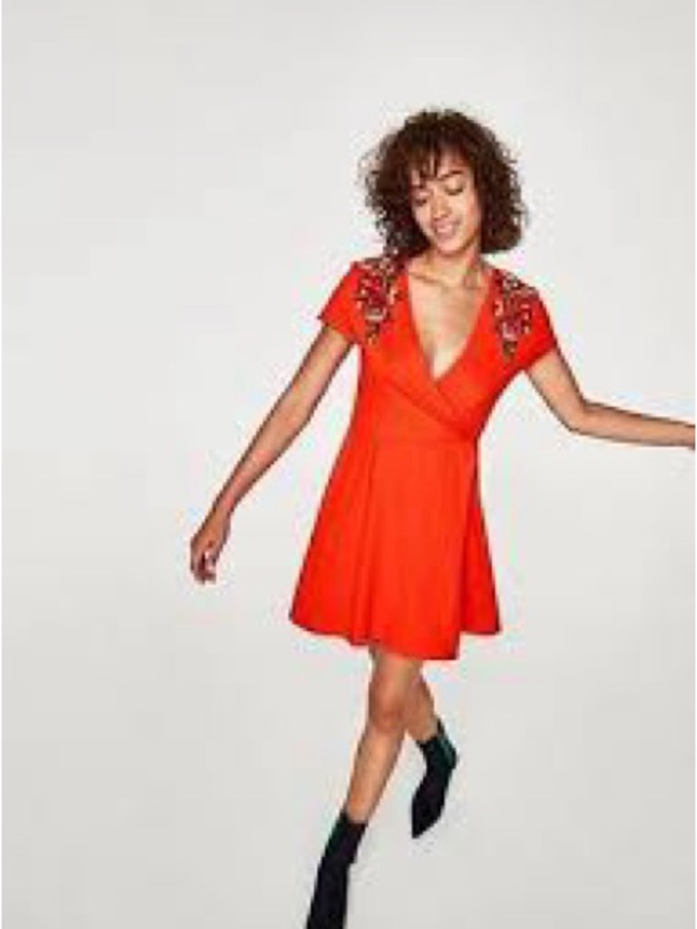 Zara Embroidered V-Neck Short Sleeve Dress in Bright Red size medium